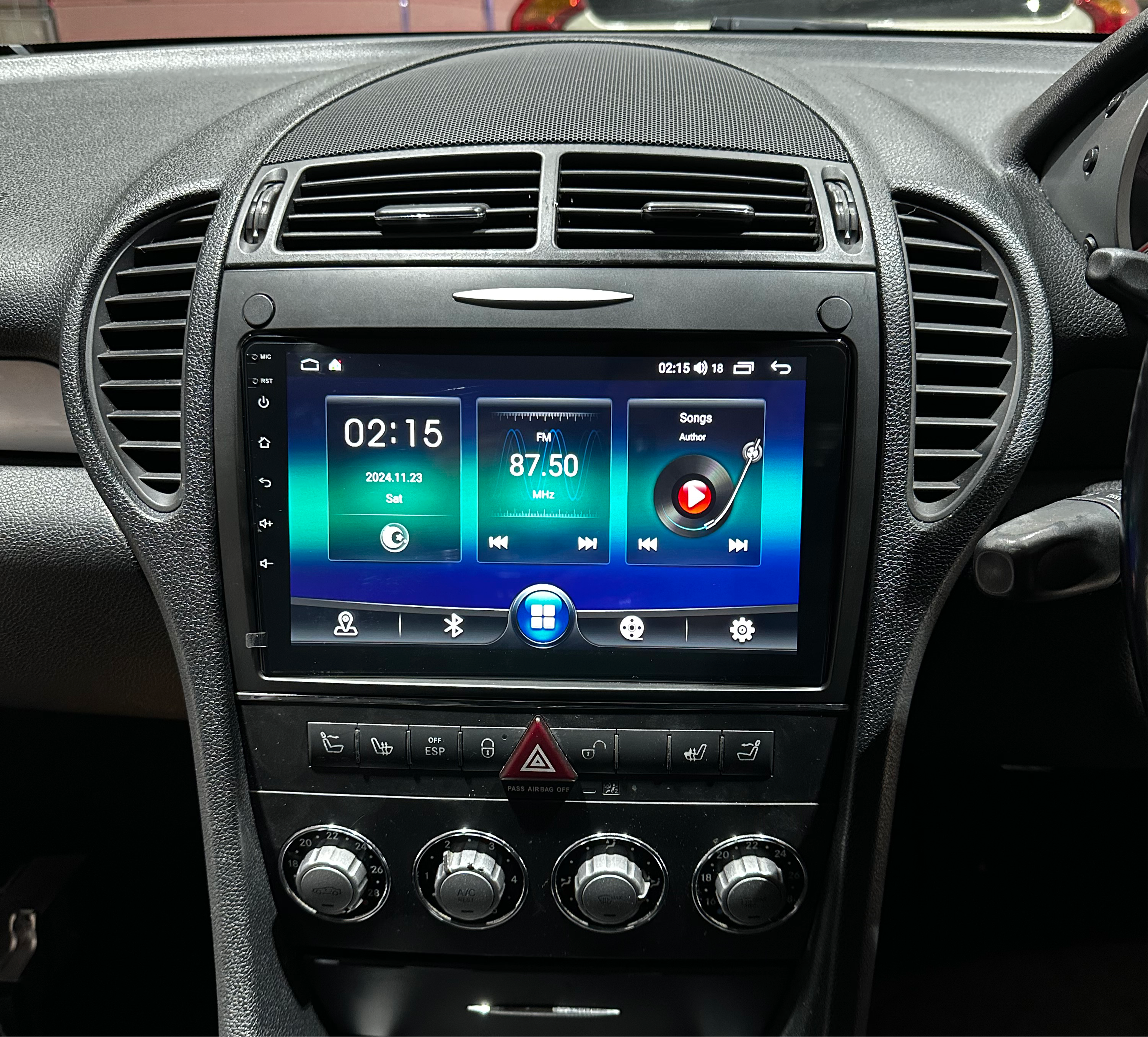 Mercedes-Benz-SLK-Apple-Carplay-Android-Auto-9